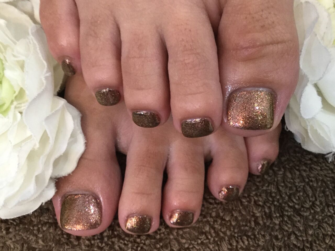 ダークブラウンのキラキラ 彡フットネイル Nail Salon Freestyle ダークブラウンのキラキラ 彡フットネイル Nail Salon Freestyle