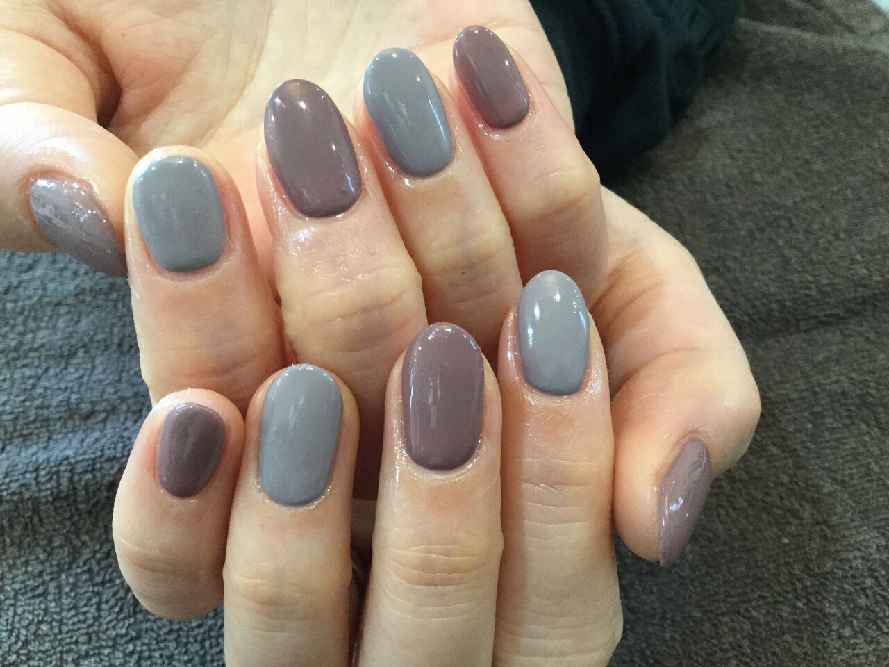 ピンクブラウン グレージュの色変えネイル Nail Salon Freestyle ピンクブラウン グレージュの色変えネイル Nail Salon Freestyle