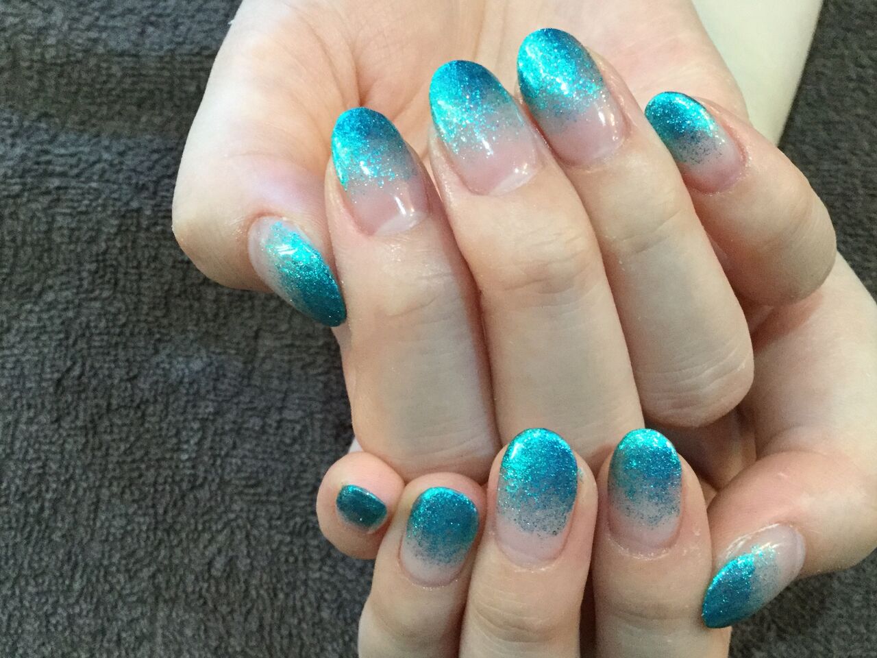 夏 シュガーエメラルドの キラキラ グラデーションネイル Nail Salon Freestyle