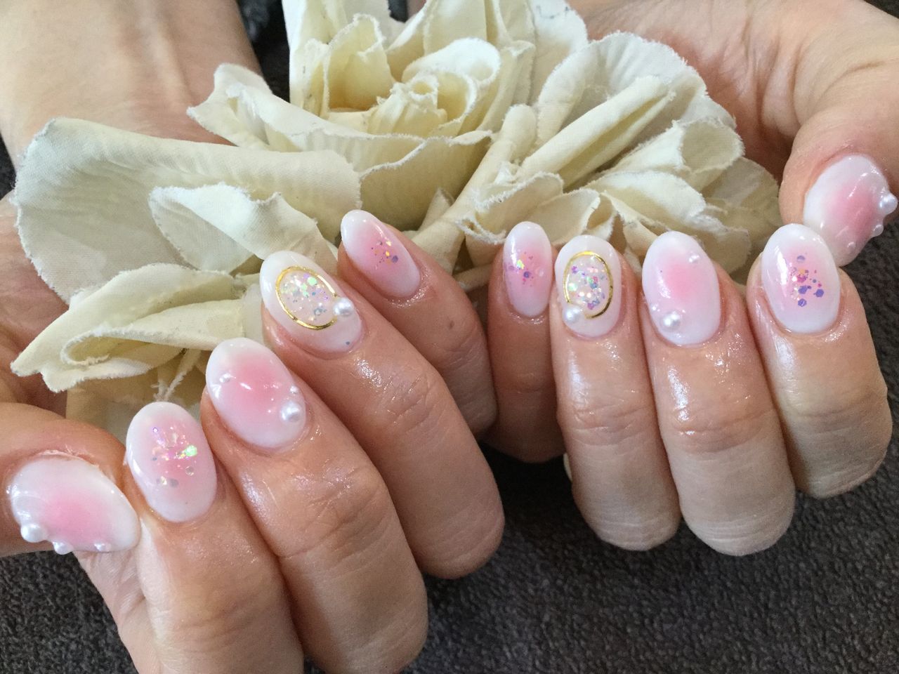 白 ピンク パールがcute うさぎみたいなチークネイル Nail Salon Freestyle