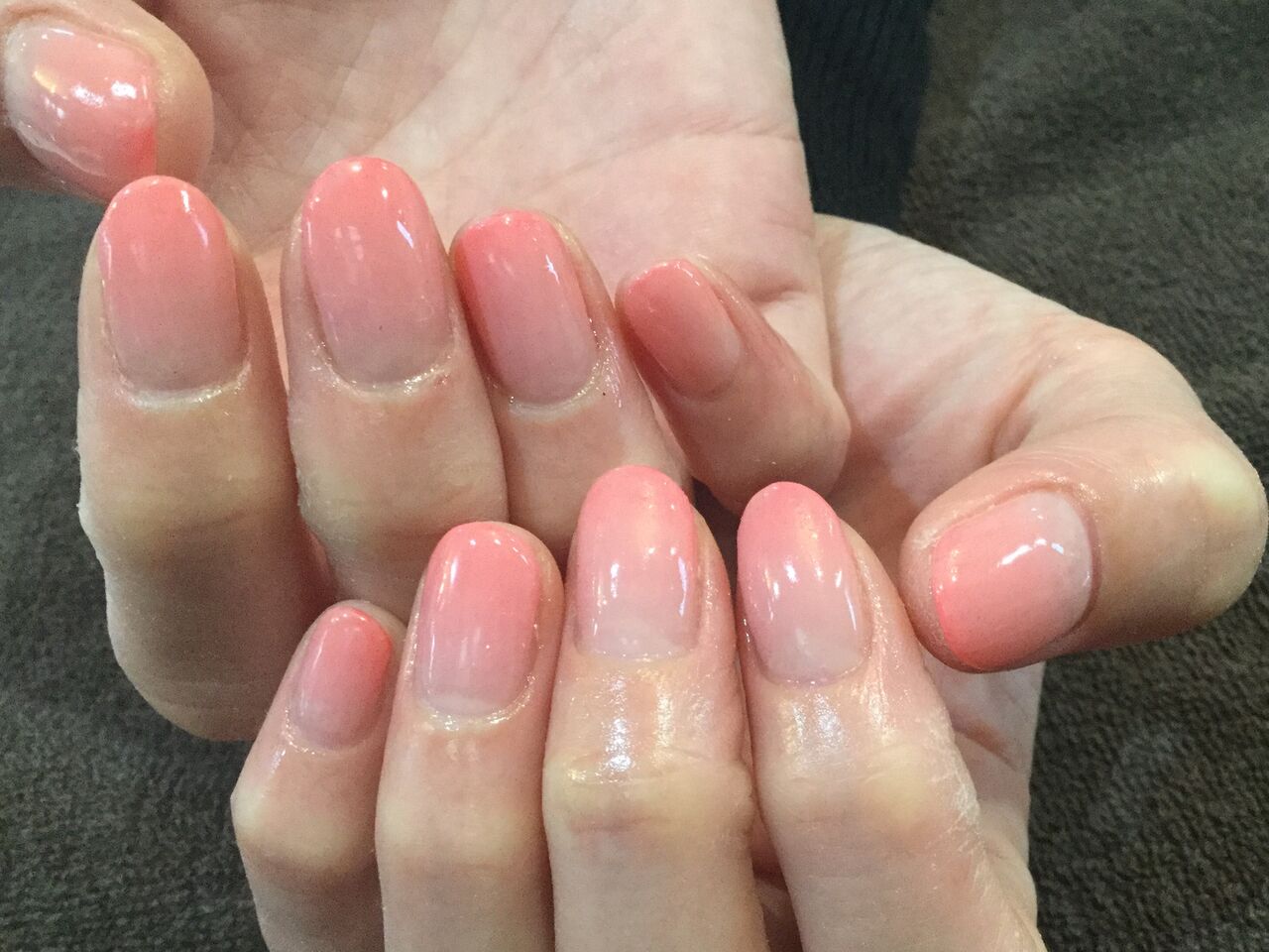 Mixコーラルカラーのグラデーションネイル Nail Salon Freestyle