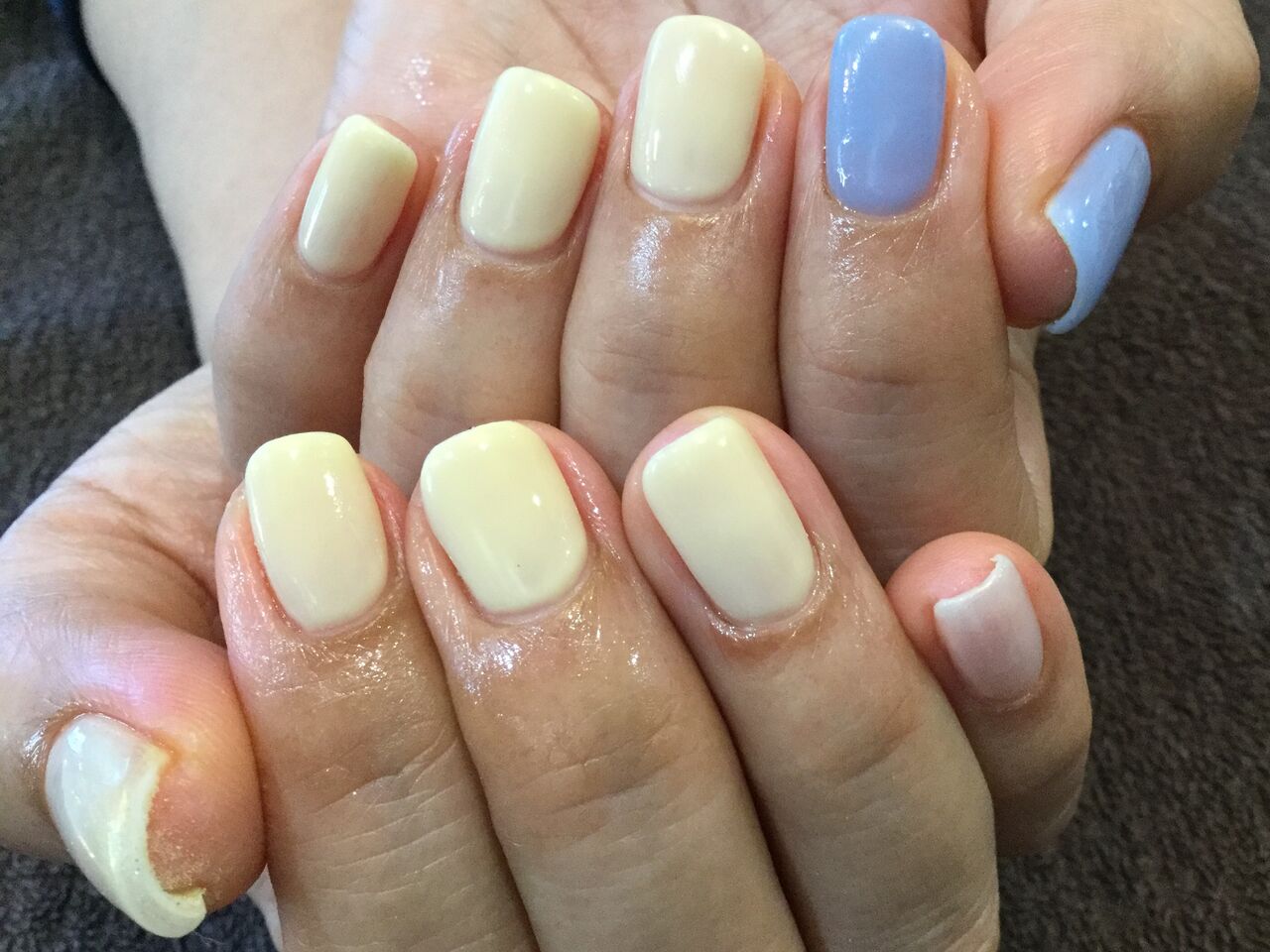 ブルー イエロー系カラーの３色変えネイル Nail Salon Freestyle