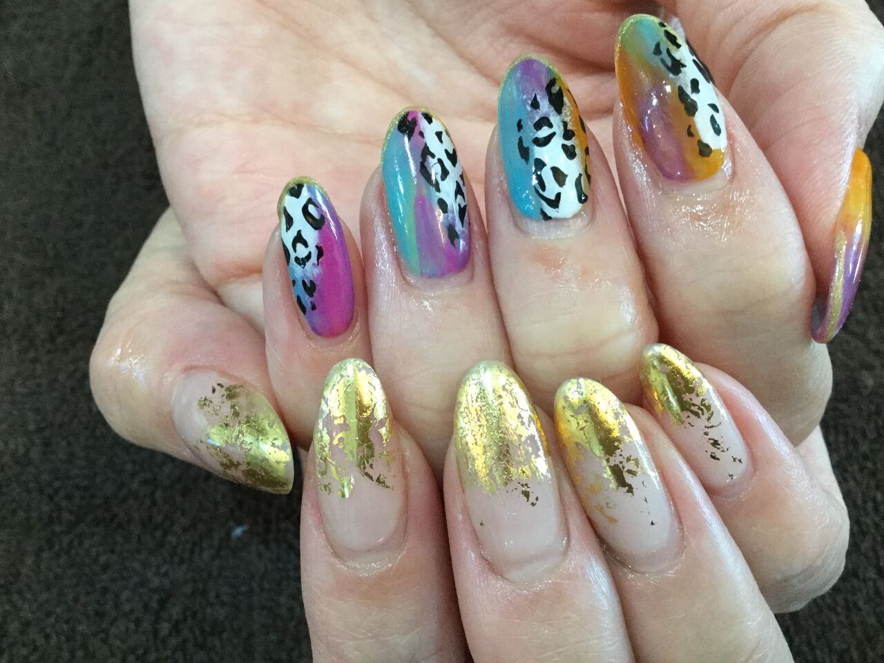 カラフルレオパード×ゴールドホイルの夏カラーアシンメトリーネイル