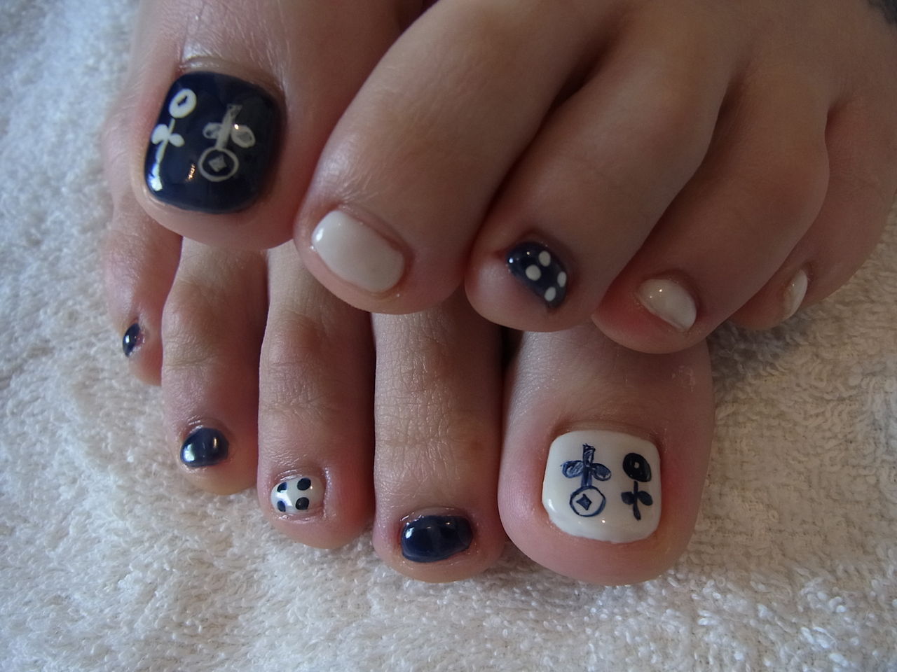 海峡 落胆させる きしむ 落書き 風 ネイル 同意する 解放 推進力