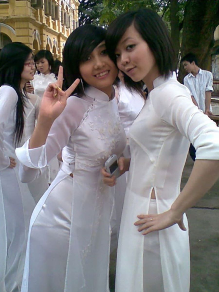 ベトナム女子アオザイヌード 