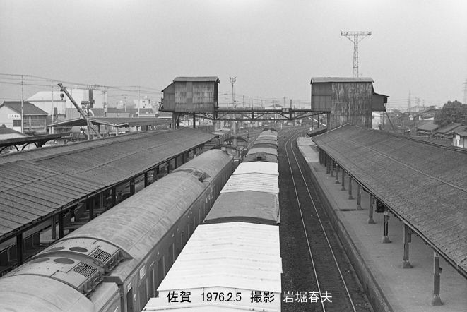 鉄道２ 白黒鉄道写真 混雑した駅の電車 鉄道2 白黒鉄道写真 混雑した駅の電車 - メルカリ