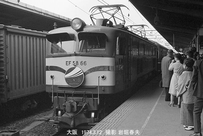 赤羽駅に進入するEF58牽引の寝台列車　色鉛筆画 手描き EF58寝台特急はくつる 展示中 in Museum of tomica-loco