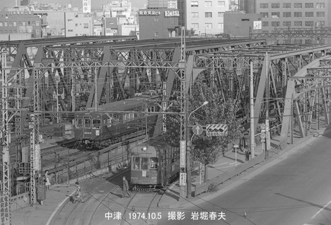鶴見線73形写真コンテスト入賞ポスター 鉄道と橋のモノクロ写真 87x 60 鶴見線73形写真コンテスト入賞ポスター 鉄道と橋のモノクロ写真
