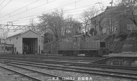 8003908　二本木駅構内