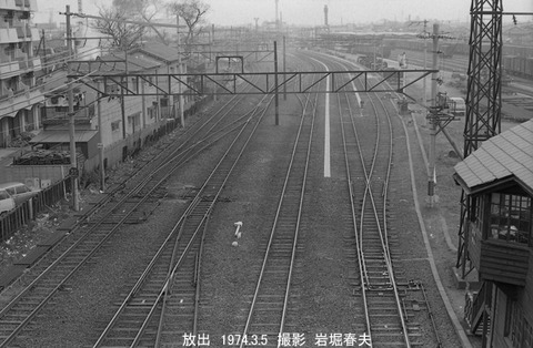 7403333 放出駅構内