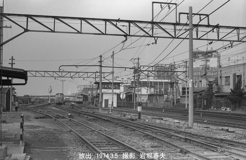 7403412 放出駅構内