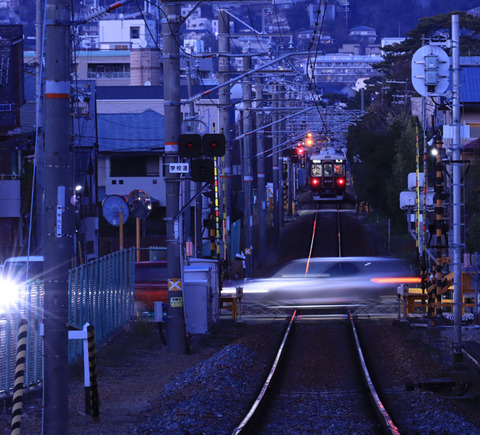 夕暮れの甲陽線 u1915