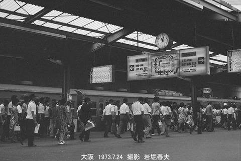 7308805 大阪駅ホーム