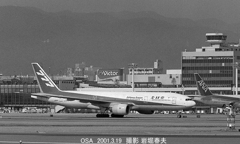 0102405 ANA B777 JA8199