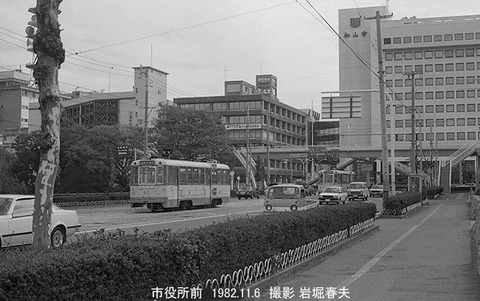 8208229　伊予鉄67