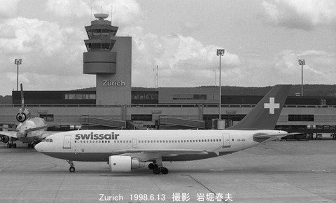 9808303 SR A319 HB-IPH