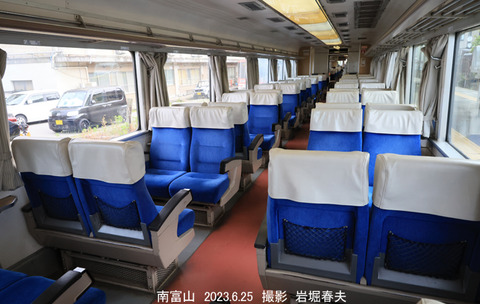 地鉄16011 、車内w6269