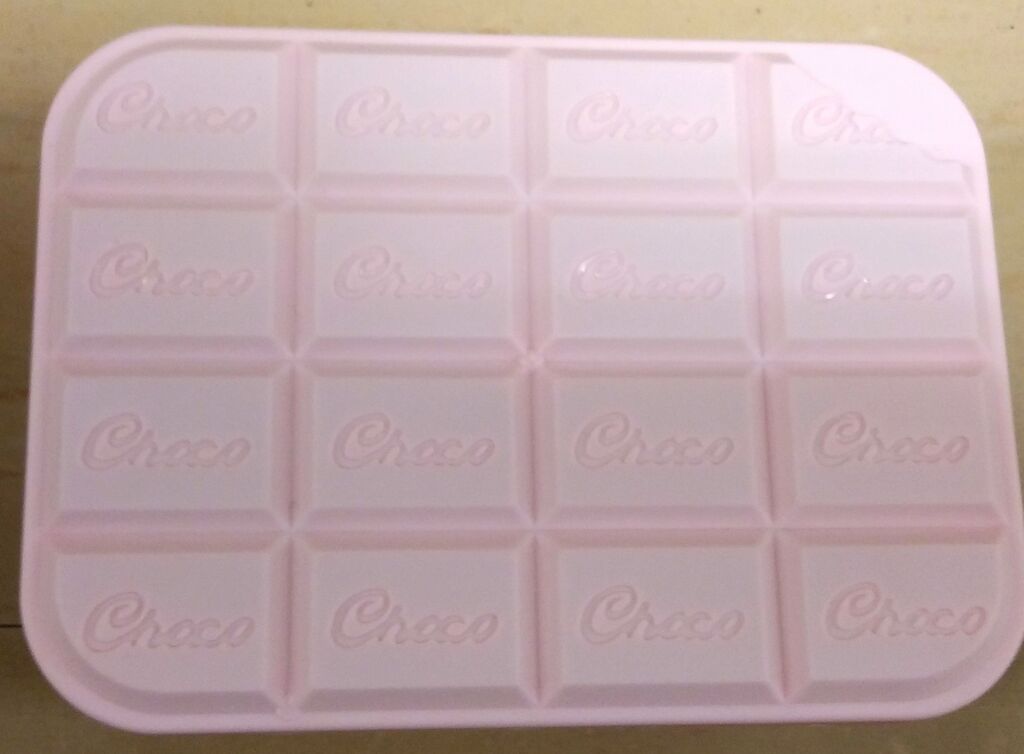 セリア チョコレート型のタッパー One Day