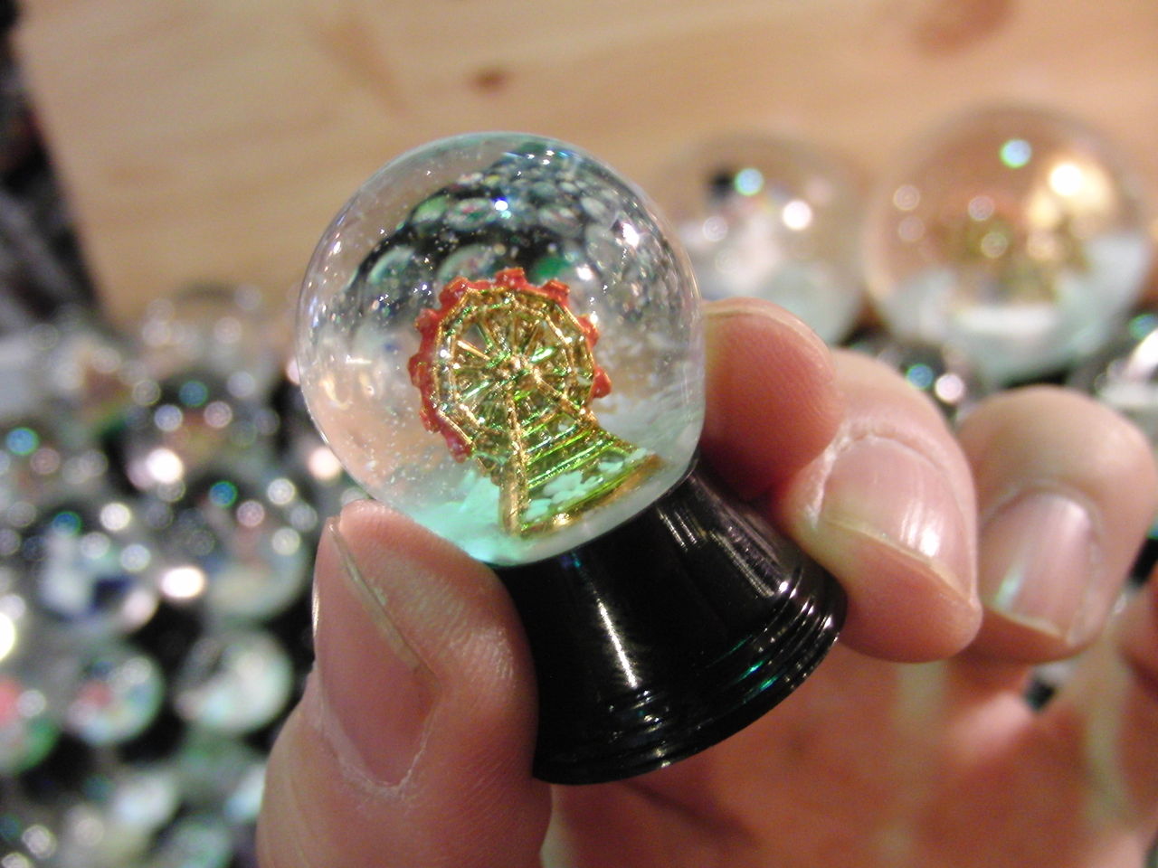 ディズニーストア ミッキー、チップ＆デール スノードーム ミュージック＆ムーブ ディズニーストア ミッキー、チップ＆デール スノードーム