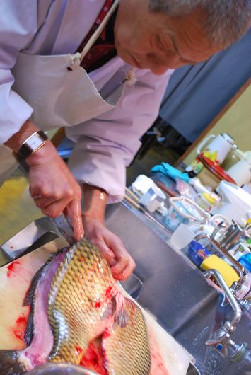 鯉のあらい 割烹豊作は 和食とお酒と音楽のお店 なご道 に生まれかわりました 新潟の旬 日本海の海鮮ものが食べられる店 新潟県 村上市藤沢 旧荒川町