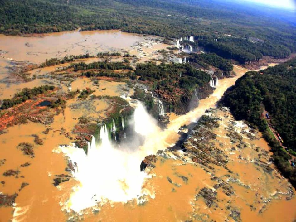 世界三大瀑布　イグアスの滝