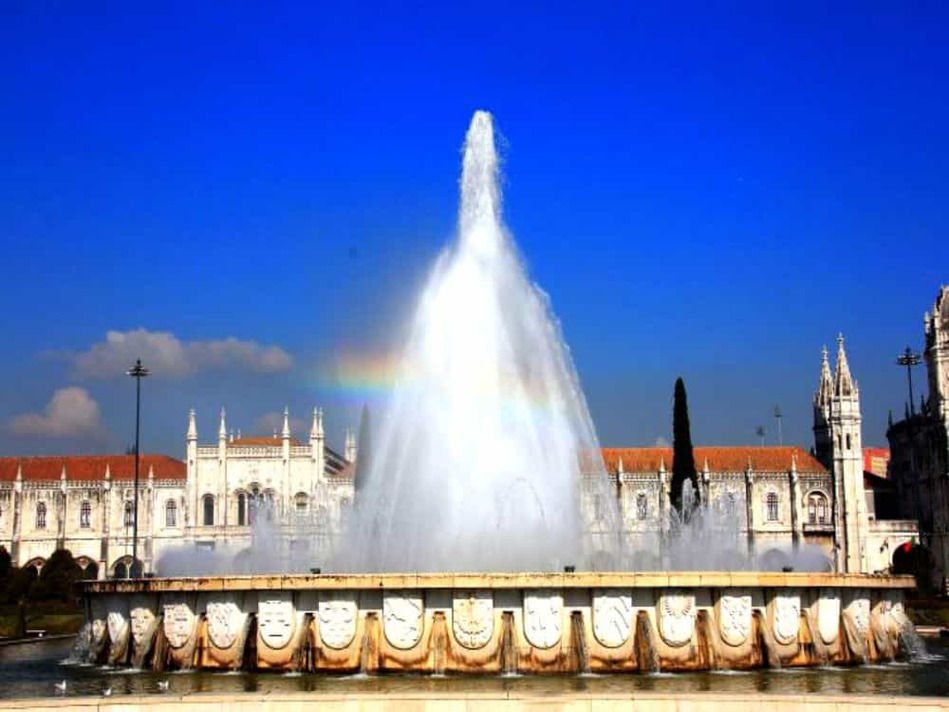 ジェロニモス修道院前の広場