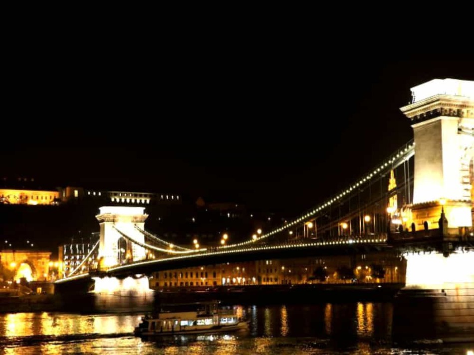 ブダペストくさり橋の夜景