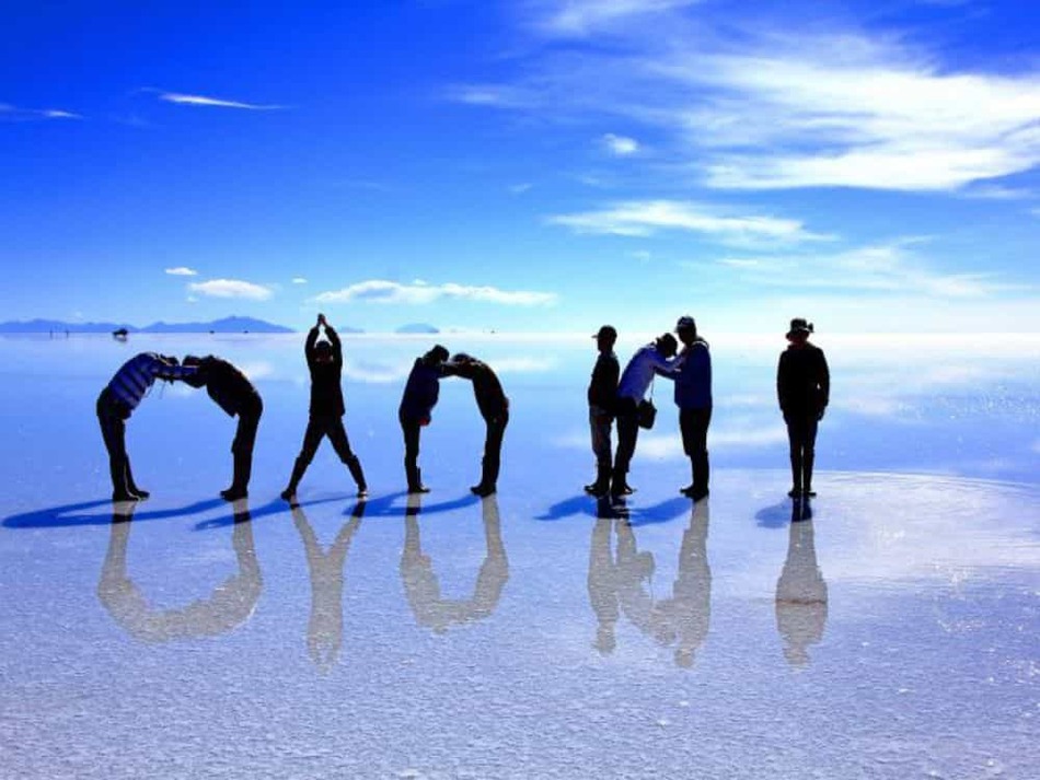 ウユニ塩湖人文字