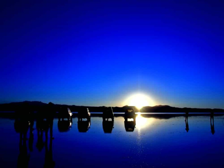 ウユニ塩湖サンライズ