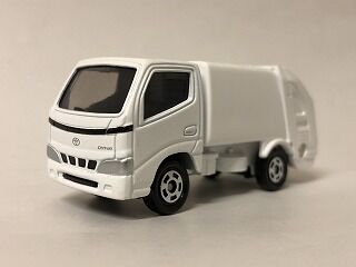 今年も登場 ホワイトトミカ 清掃車とはニクイ おもちゃ雑記帖 静岡版