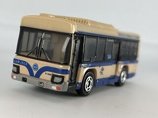 車種もカラーも同じだが細部がいろいろ異なる横浜市営バス : おもちゃ