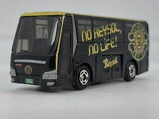 黒に黄色 カッコいいデザインのチームバス 柏レイソル