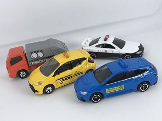 カラフルでバラエティに富んだセット トミカタウンではたらく車