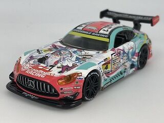 虫眼鏡必須！ 見慣れたロゴがたくさん グッスマレーシングトミカ