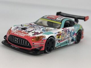 虫眼鏡必須！ 見慣れたロゴがたくさん グッスマレーシングトミカ