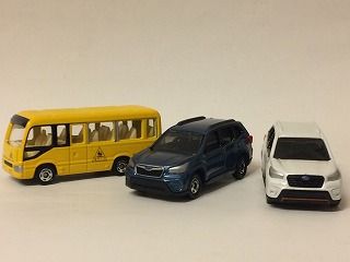 19年5月トミカ新車 スバルフォレスター、コースター幼稚園バス