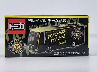 黒に黄色 カッコいいデザインのチームバス 柏レイソル