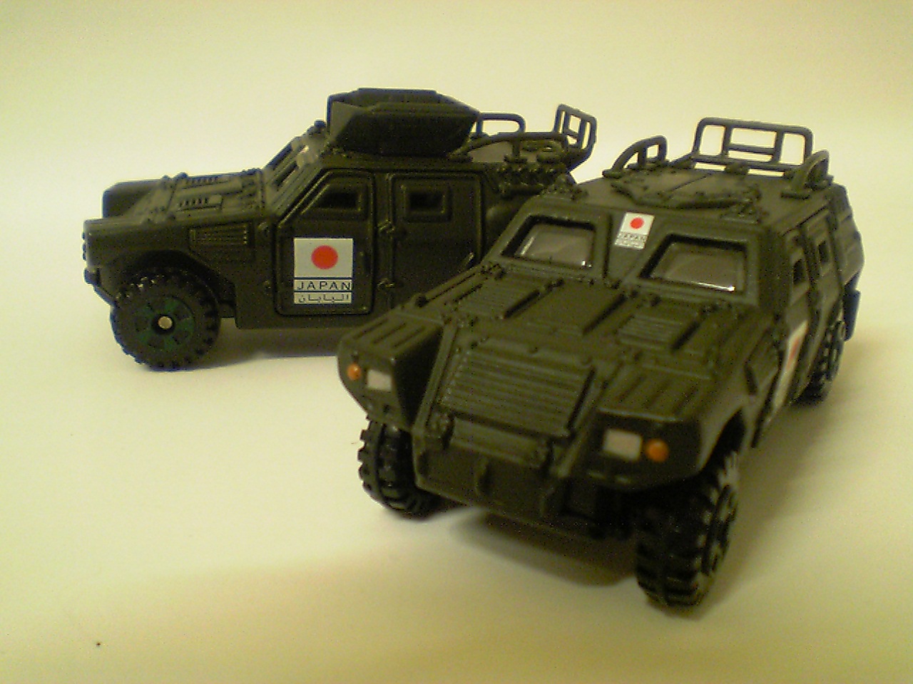 Amazon.co.jp: 絶版トイザらス限定 自衛隊 軽装甲機動車 1/66 2