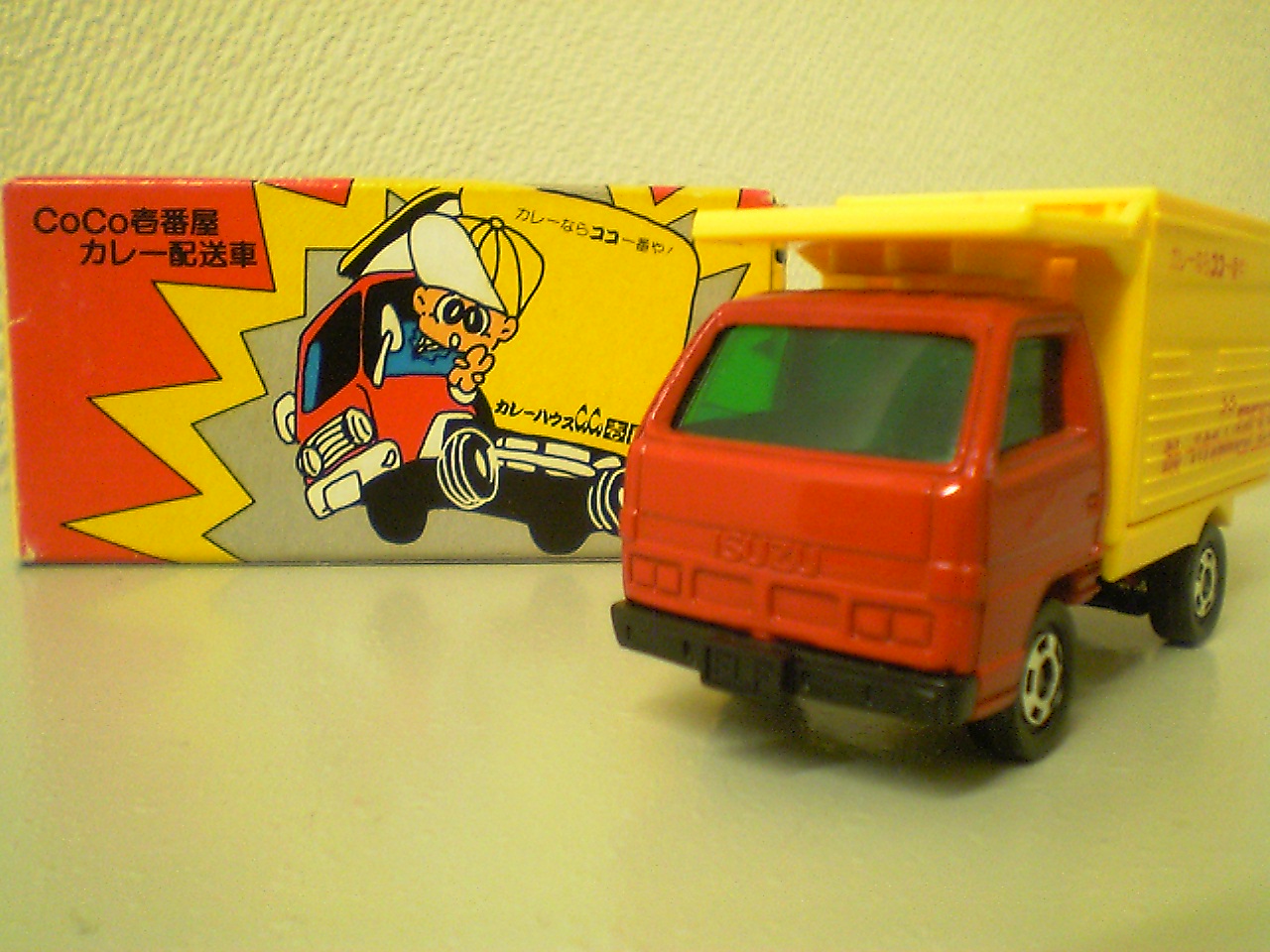 トミカ　ココイチ　トラック Amazon.co.jp: トミカ No.91 CoCo壱番屋キッチンカー (箱