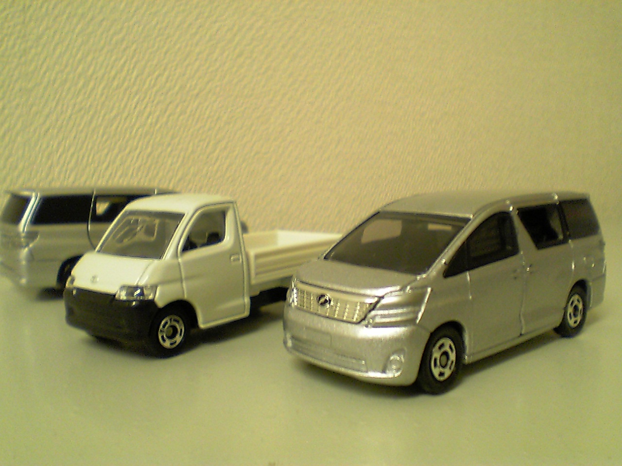 09年11月トミカ新車 トヨタヴェルファイア、トヨタタウンエース