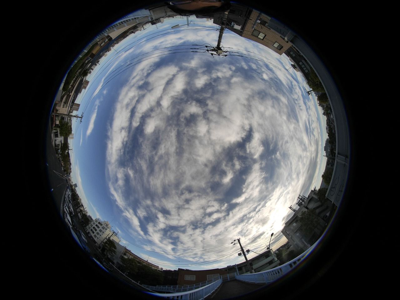 魚眼レンズlaowa4mmf2 8による太陽 月 富士山 雲 歩道橋 19 10 05 中川光学研究室ブログ