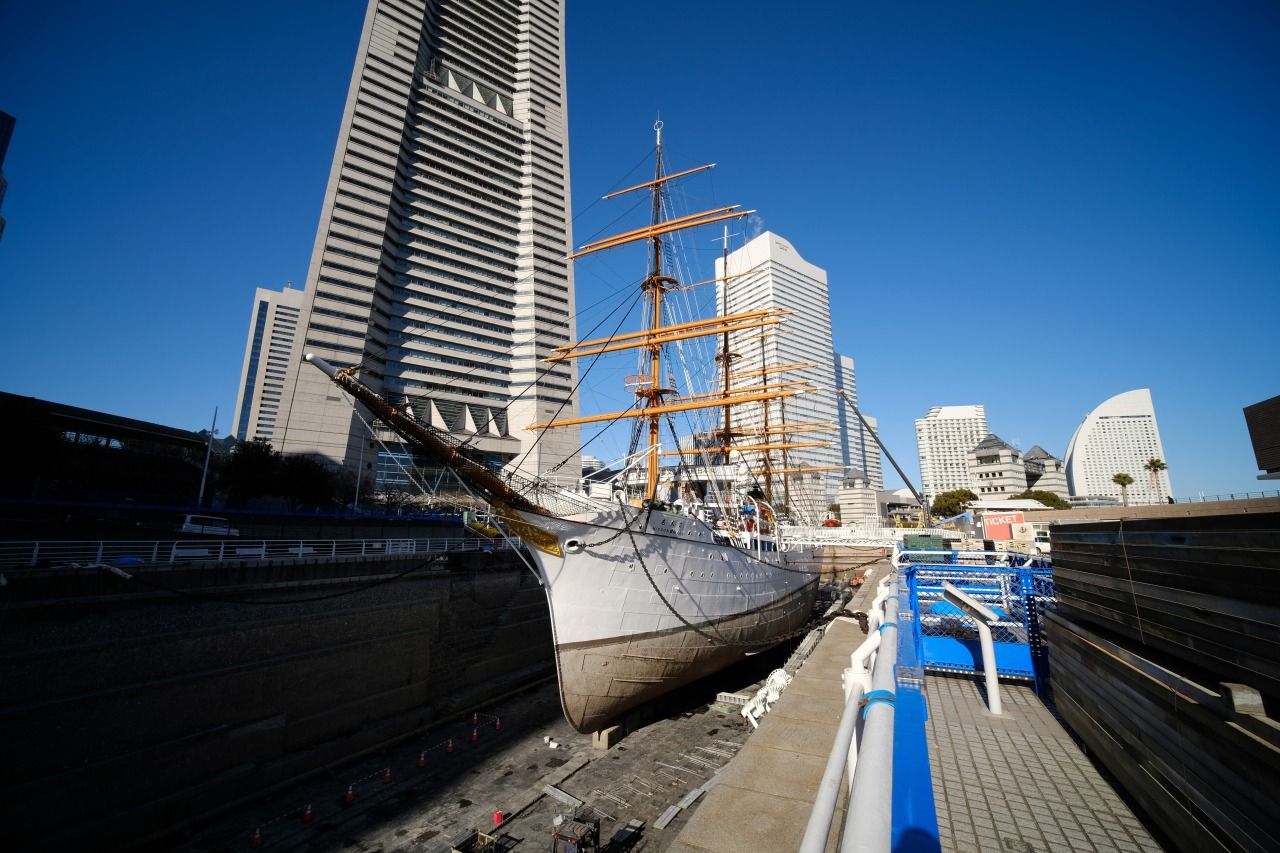 LAOWA9mmF2.8で巡る横浜名所案内1:大規模修繕中の帆船日本丸