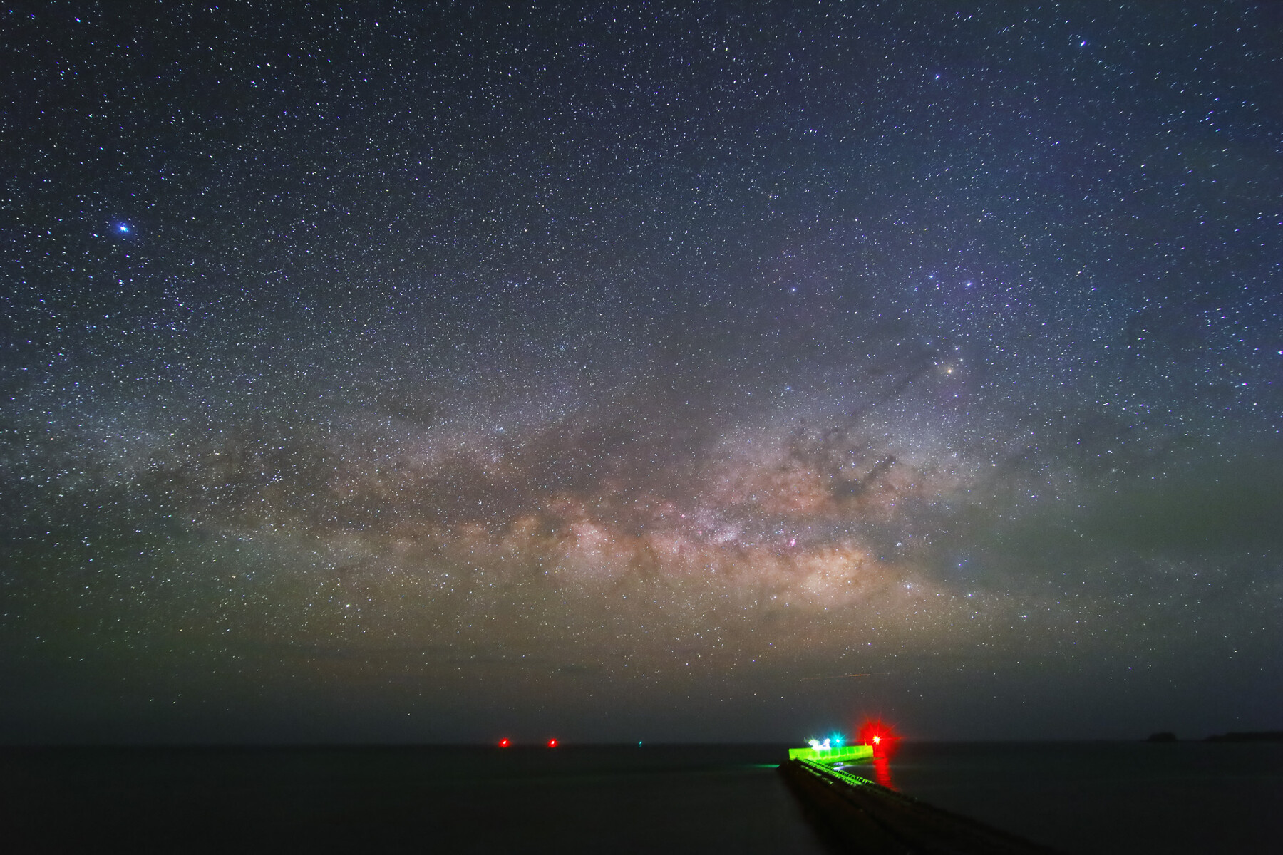 昼はHα太陽望遠鏡、夜は一般的な天体望遠鏡として使える2in1