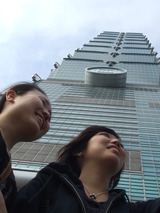 昼間はバンジーできるとか。知ってたら、二人は飛んだかも・・・なおみ&やーこ