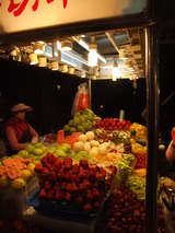 フルーツ屋台多いです。