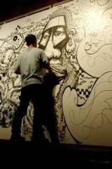 ���˥���