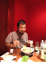 ホテルの2階にある和民…で。和民に初めて行ったエディは大喜びでした。