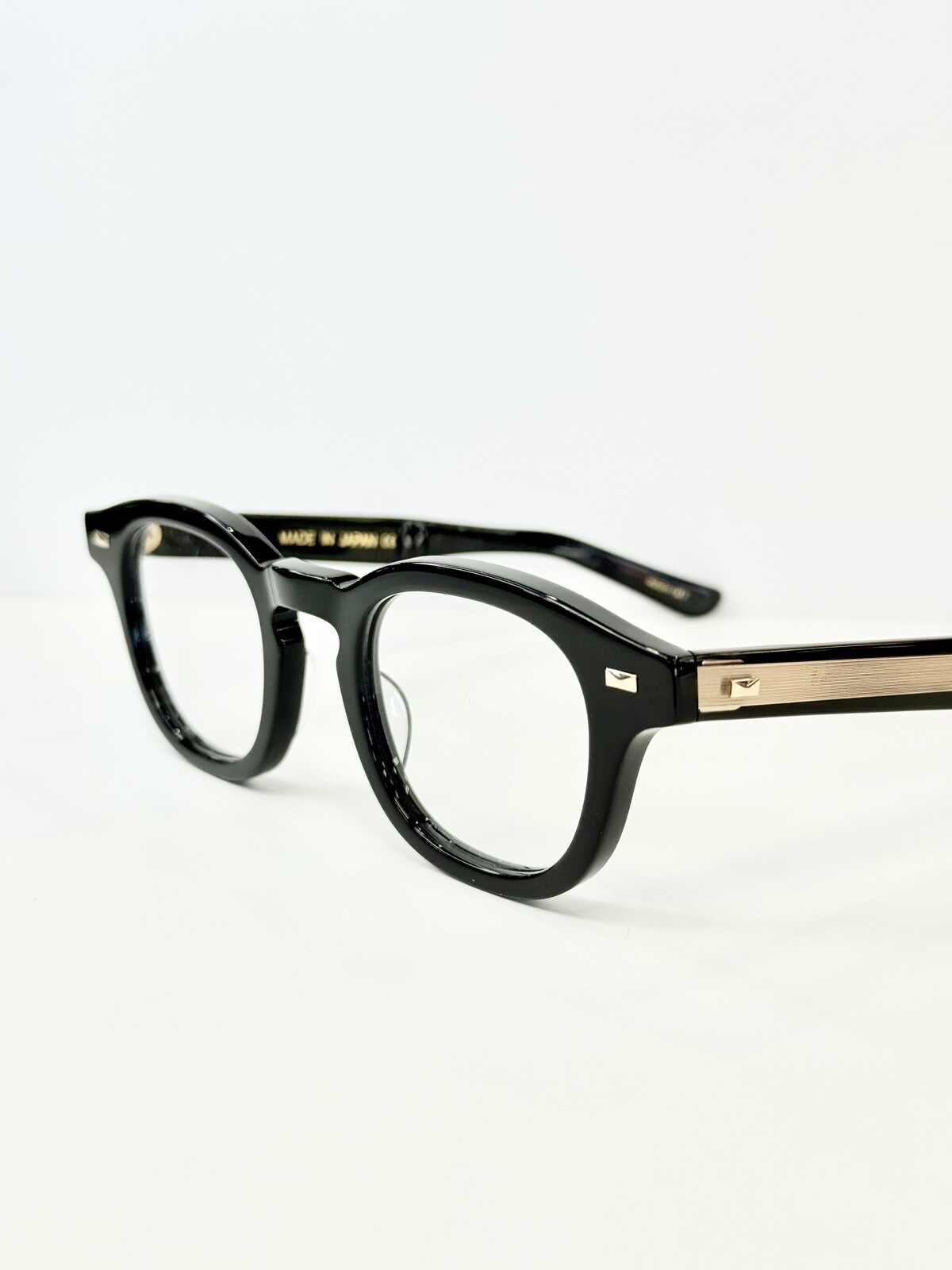 Mr.Gentleman Eyewear、JIMMY(46)のノーズパットがない、王道デザイン 