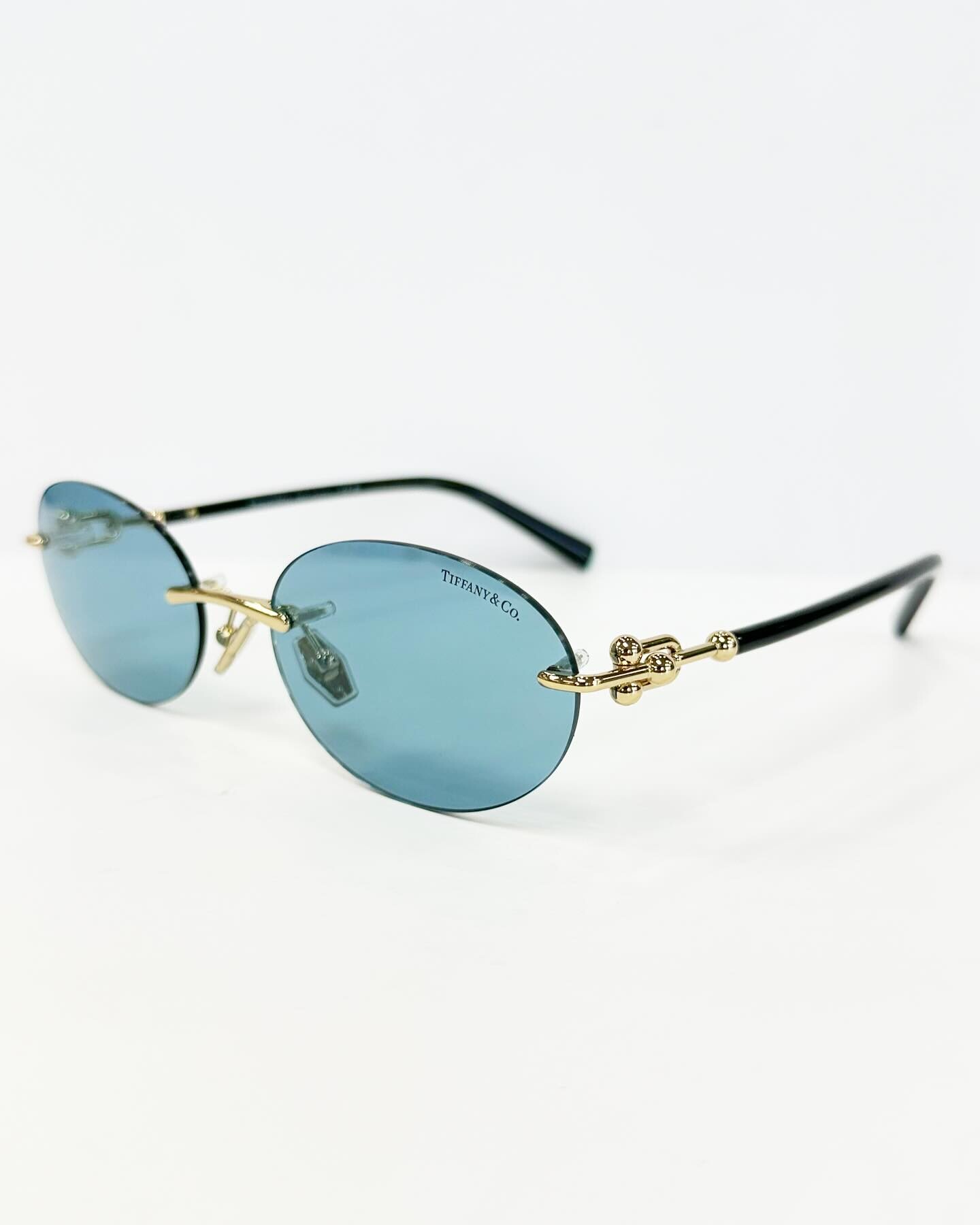 TIFFANY&Co.、新作リムレスオーバルシェイプサングラス入荷しました