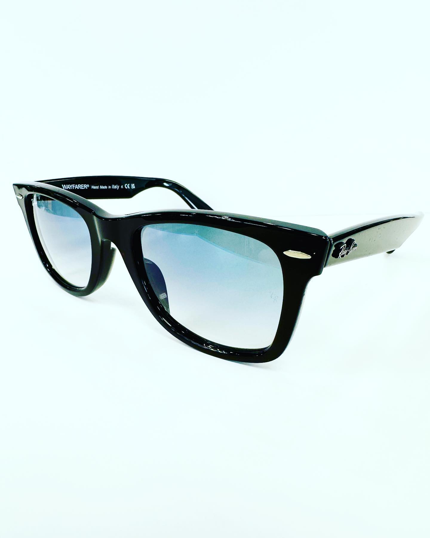 Ray-Ban、ブルーグラデーションレンズの新作ORIGINAL WAYFARER、大人気